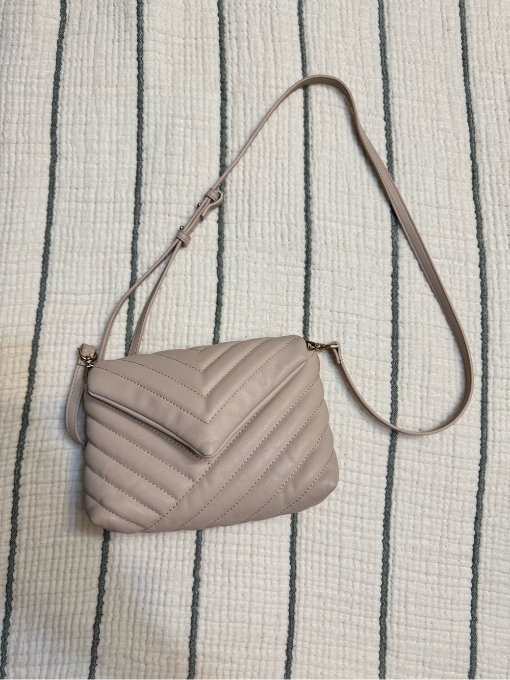 Mango Quilted Chevron Crossbody Bag in Light Beige